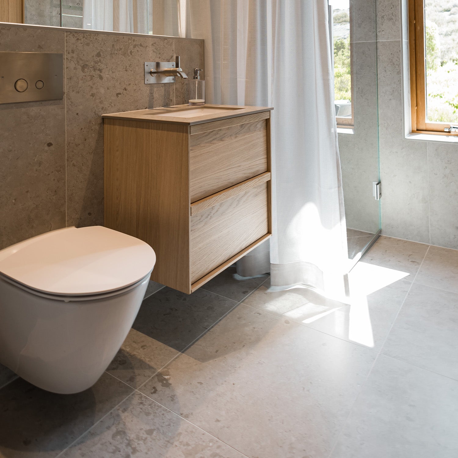 Renoverat badrum av Studio Badrum med badrumsinredning från Haven, Tapwell och Bricmate